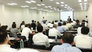 投影画面が見やすい席を申し込む